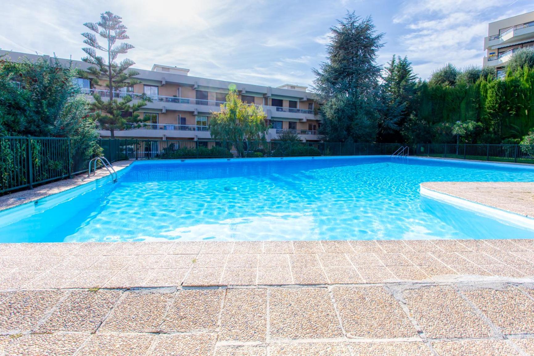 Sea View Apartment In Residence With Swimming Pool! Nice Luaran gambar
